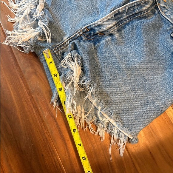 Levi’s Frayed Hem Denim Shorts size 24 (0881) - Picture 4 of 6